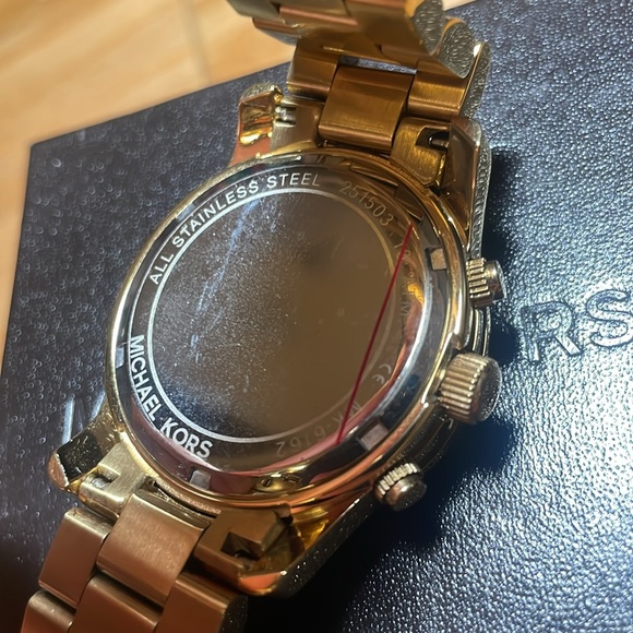 Michael Kors Runaway Gold Women’s Watch MK6162 - Picture 4 of 4